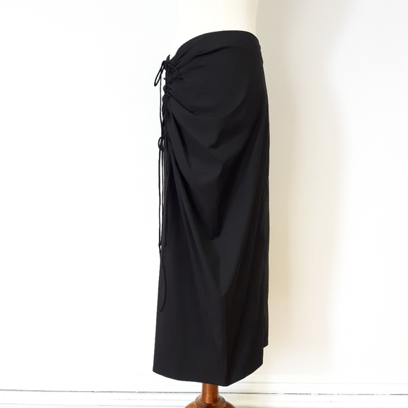 Carolina Herrera | Resort Runway Draped Midi Skirt in Black - Picture 4 of 11